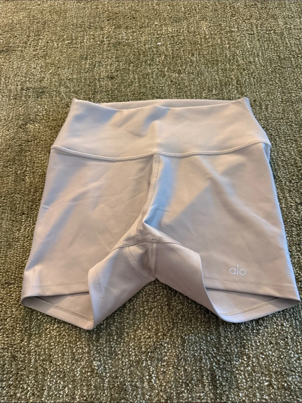 ALO Yoga High-Rise Bike Shorts in Pale brown